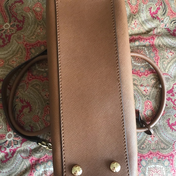 Michael Kors Medium Hamilton Handbag - Picture 2 of 6